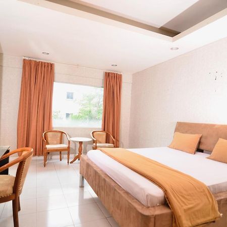 Hotel Peninsula Mangga Besar ג'קרטה מראה חיצוני תמונה