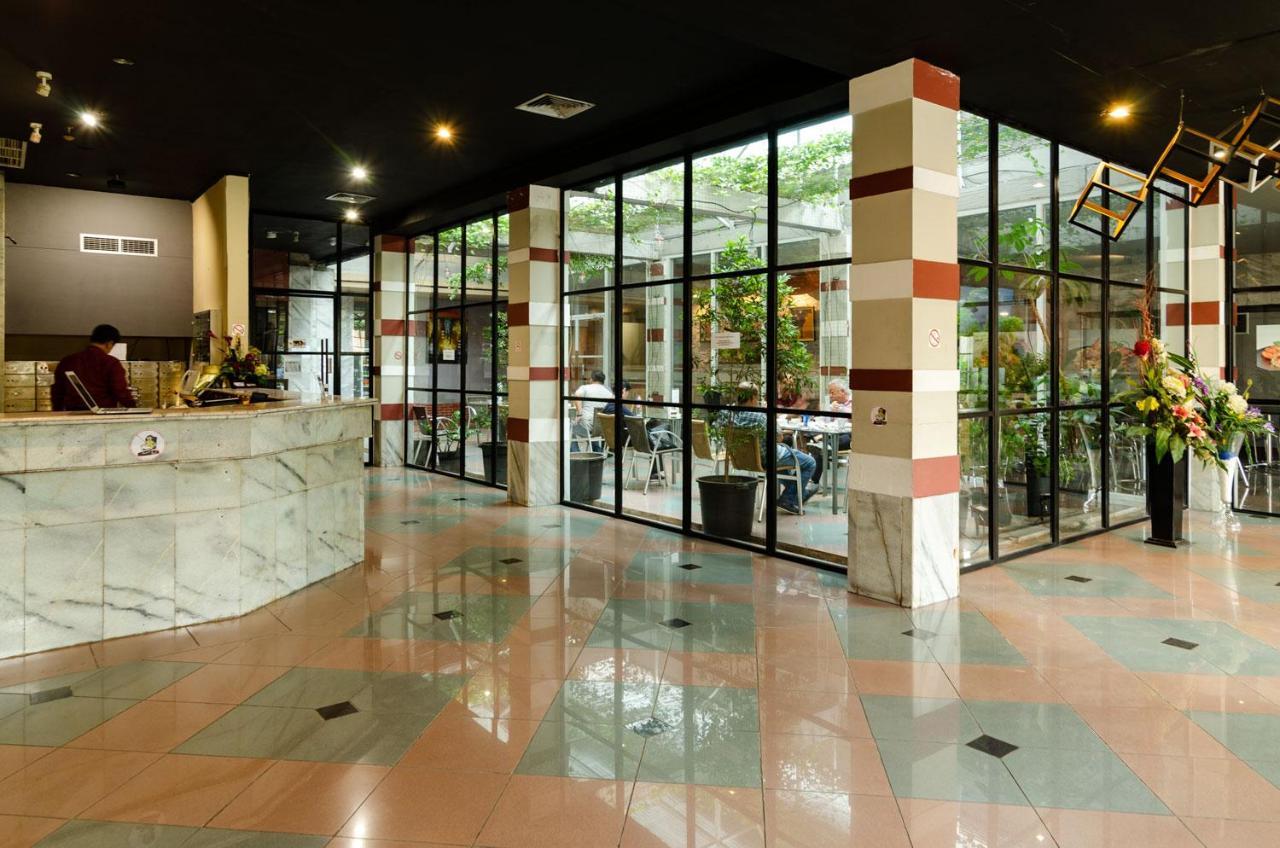 Hotel Peninsula Mangga Besar ג'קרטה מראה חיצוני תמונה