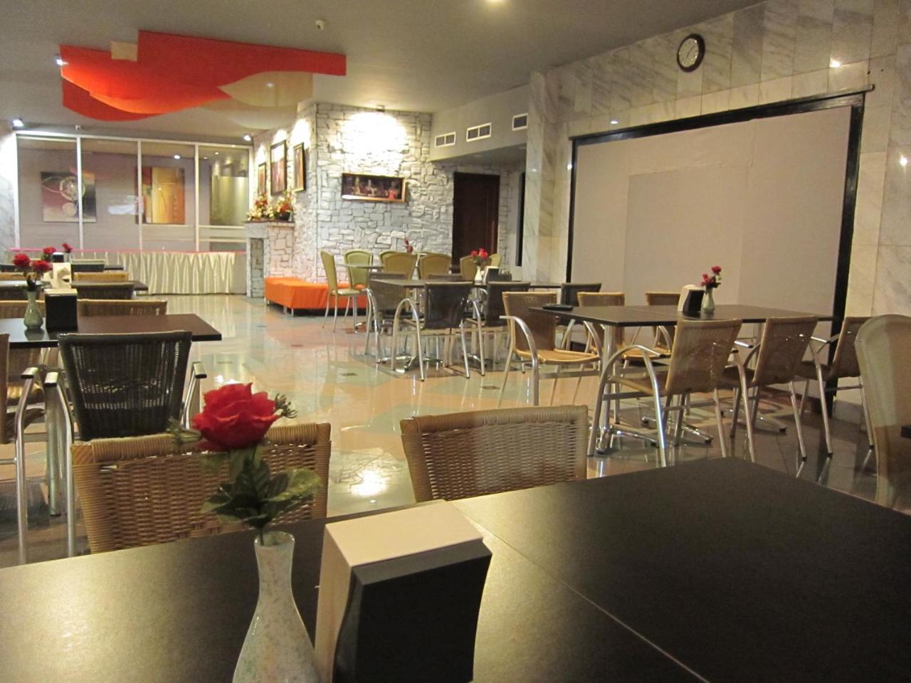 Hotel Peninsula Mangga Besar ג'קרטה מראה חיצוני תמונה