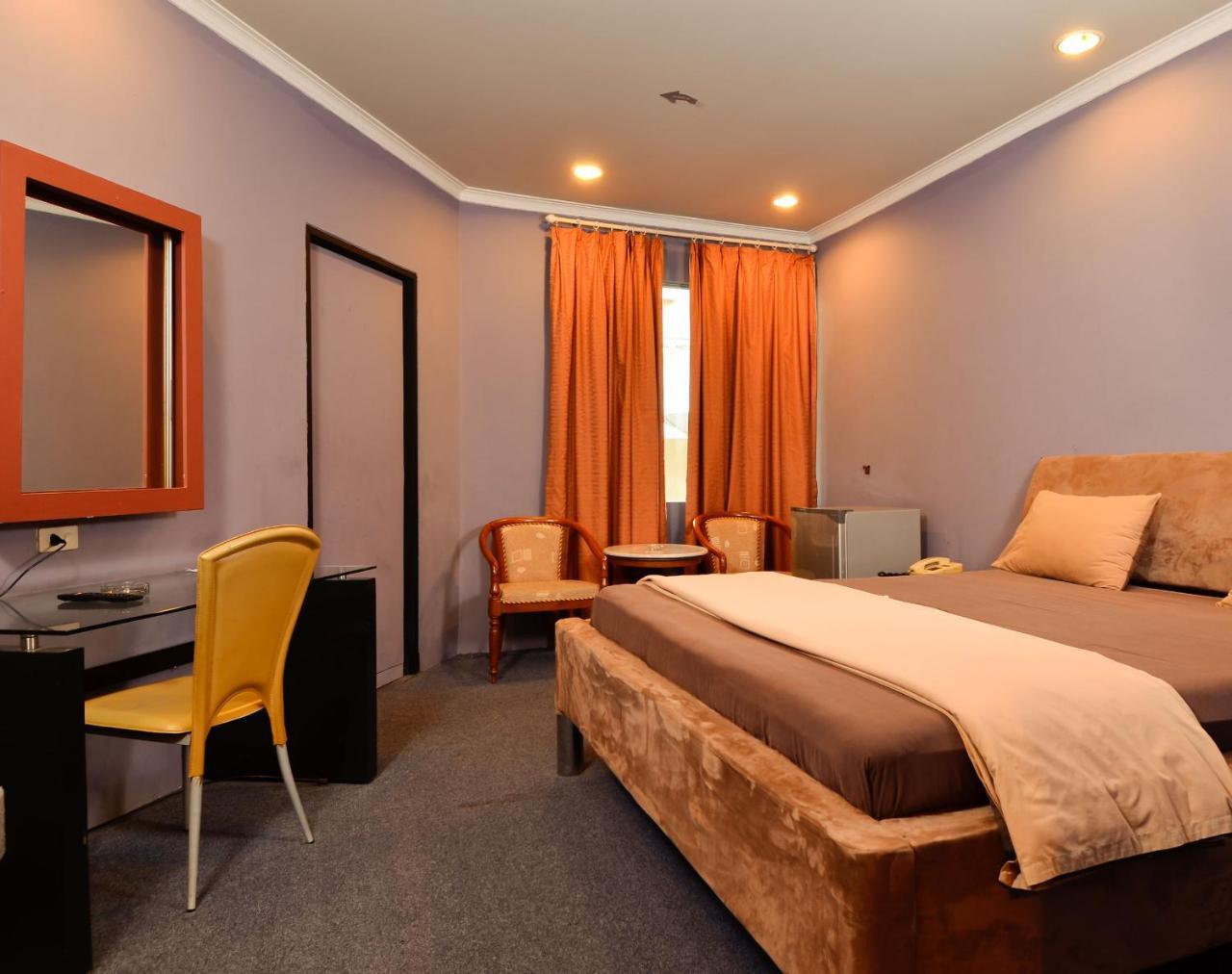 Hotel Peninsula Mangga Besar ג'קרטה מראה חיצוני תמונה