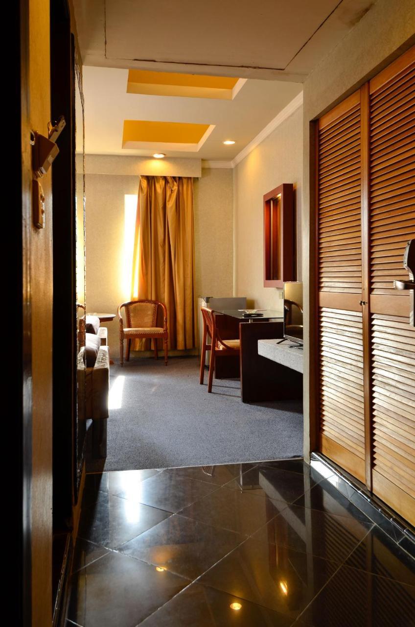 Hotel Peninsula Mangga Besar ג'קרטה מראה חיצוני תמונה