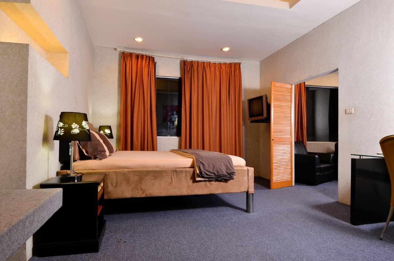 Hotel Peninsula Mangga Besar ג'קרטה מראה חיצוני תמונה