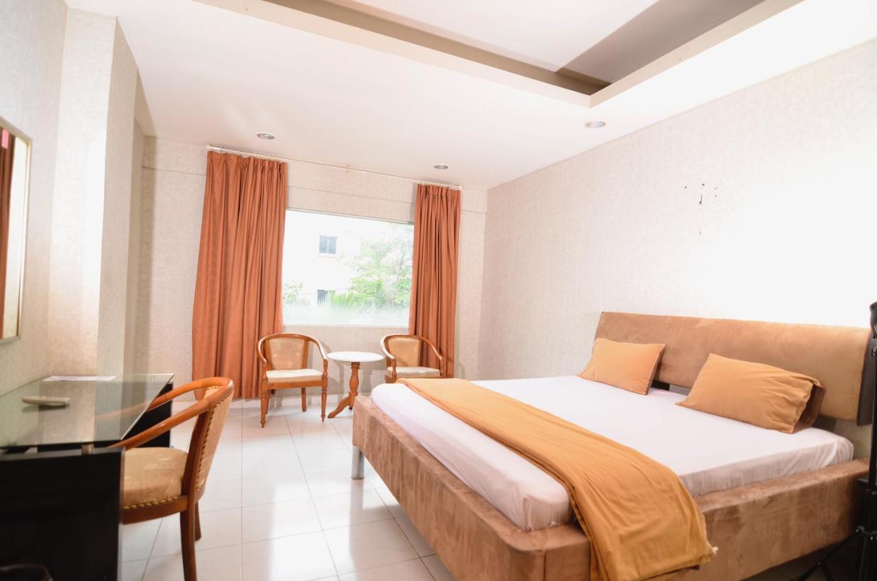 Hotel Peninsula Mangga Besar ג'קרטה מראה חיצוני תמונה