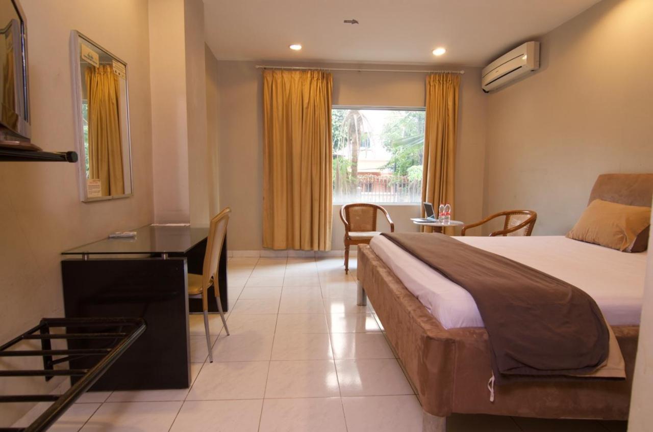 Hotel Peninsula Mangga Besar ג'קרטה מראה חיצוני תמונה